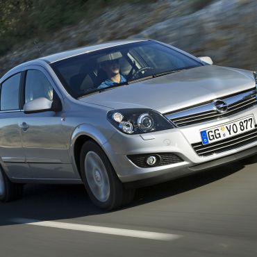 astra-family-sedan %2